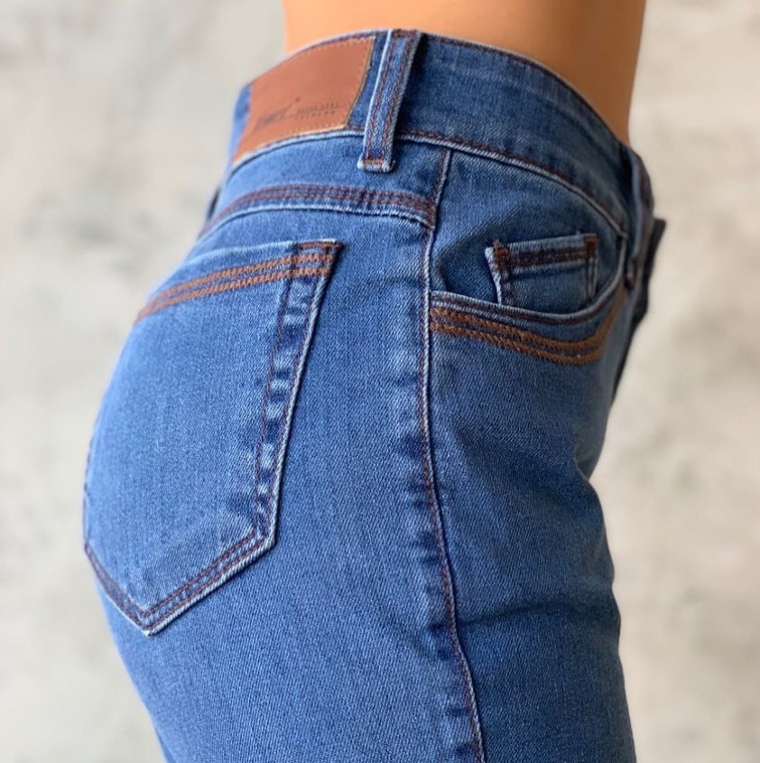 Calça Jeans Flare Boca de Sino