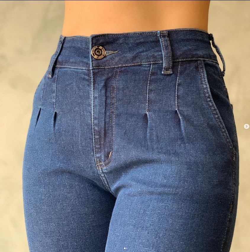 Detalhe calça mom boyfriend